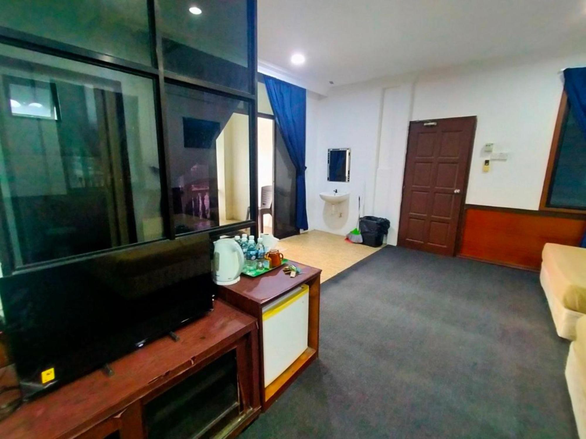 Capital O 91118 Chalet Seri Idaman Bayan Lepas Exterior photo